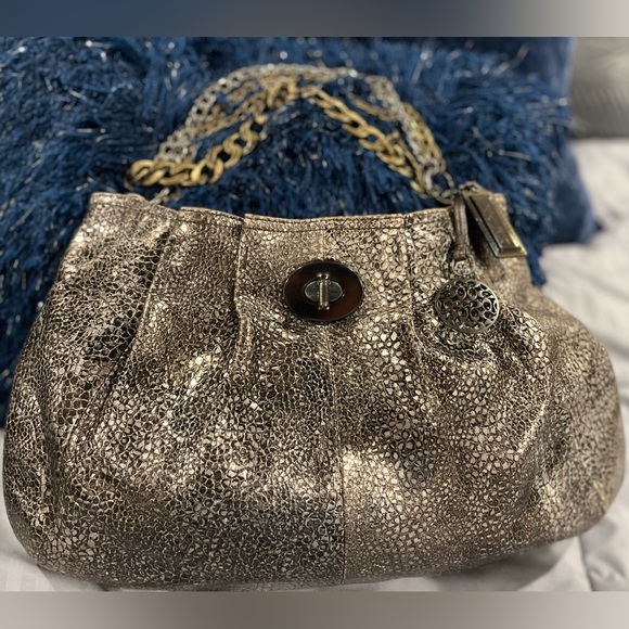 Beautiful metallic coach bag with two coach tags included - Picture 8 of 8
